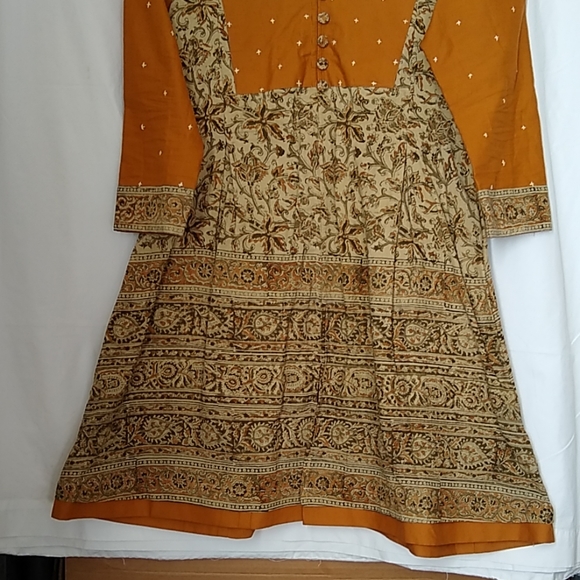 Tailor made Dress - Picture 3 of 4